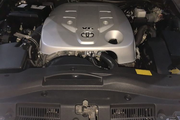 Used Toyota Reiz 2013 2.5V Shangrui Edition Engine Bay