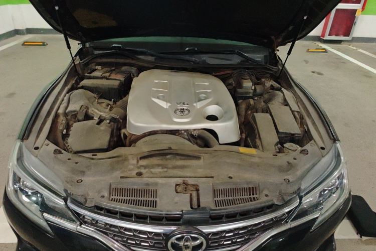 Used Toyota Reiz 2013 2.5V Elite Edition Engine Bay