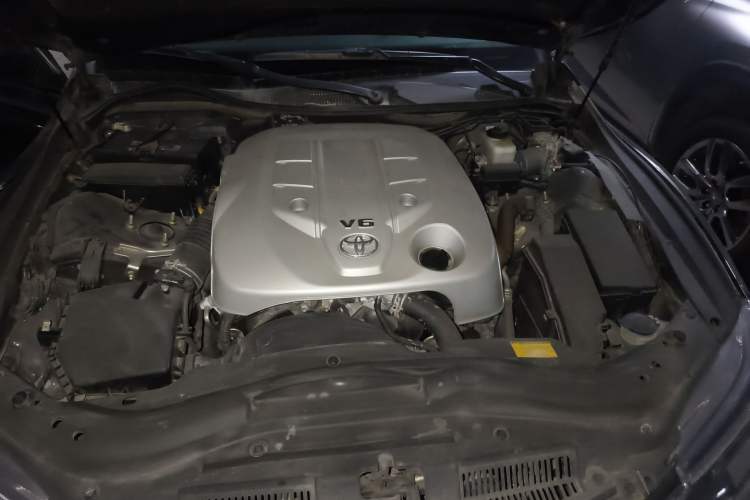 Used Toyota Reiz 2013 2.5V Elite Edition Engine Bay