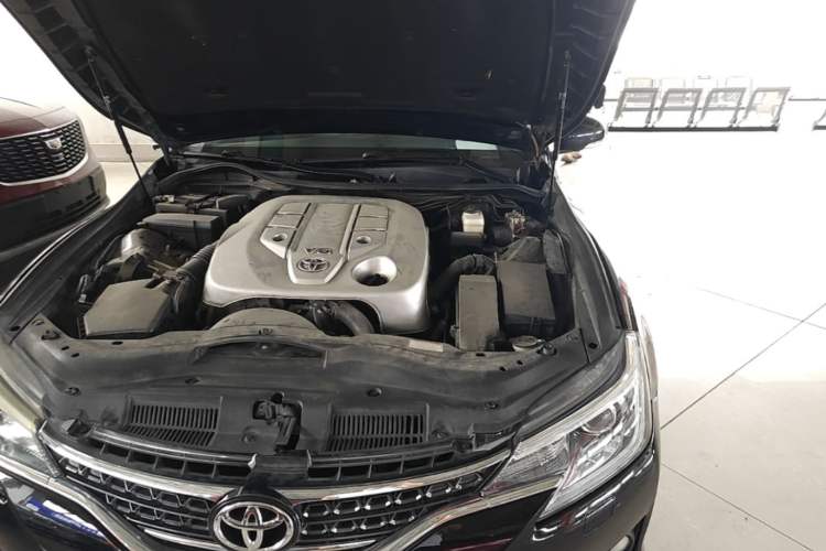Used Toyota Reiz 2013 2.5V Elite Edition Engine Bay Left