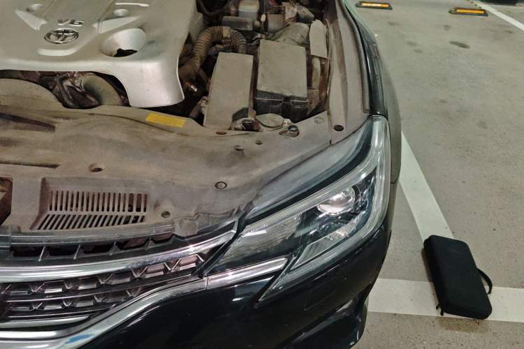 Used Toyota Reiz 2013 2.5V Elite Edition Engine Bay Left
