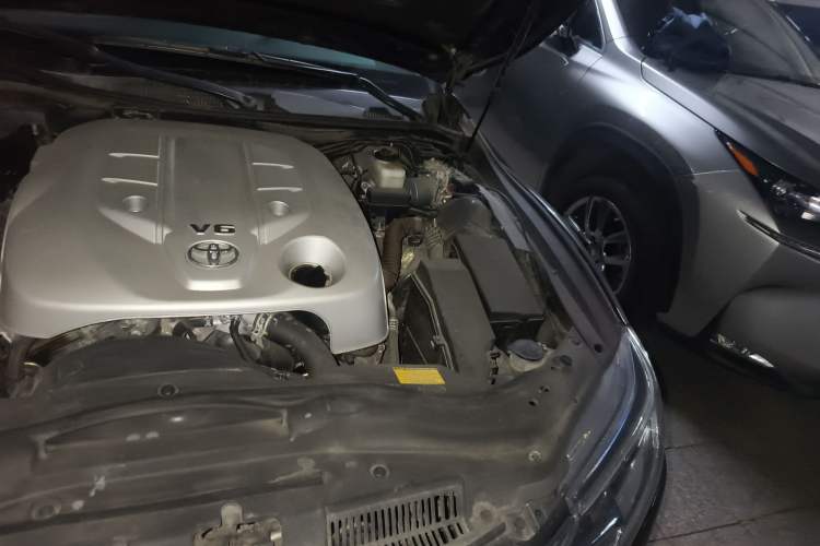Used Toyota Reiz 2013 2.5V Elite Edition Engine Bay Left