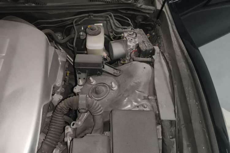 Used Toyota Reiz 2013 2.5V Shangrui Edition Engine Bay Left