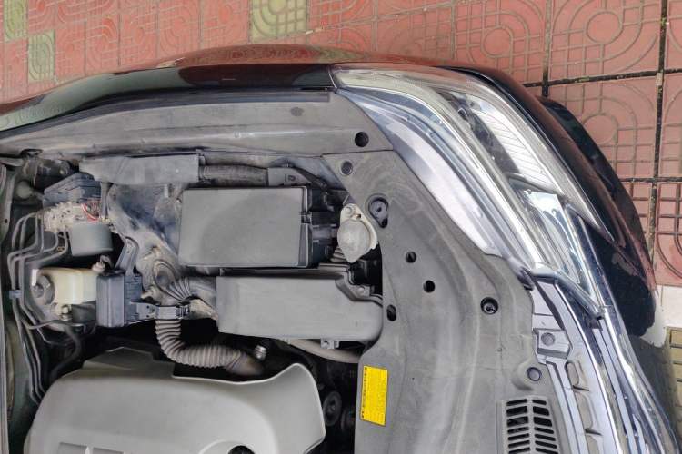 Used Toyota Reiz 2013 2.5V Elite Edition Engine Bay Left