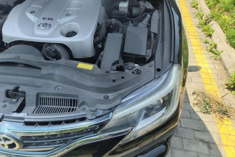 Used Toyota Reiz 2013 2.5V Shangrui Edition Engine Bay Left
