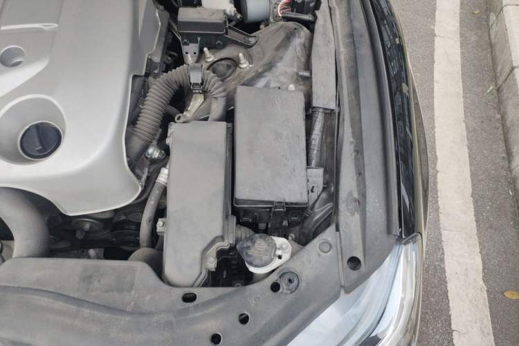 Used Toyota Reiz 2013 2.5V Elite Edition Engine Bay Left