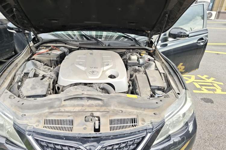 Used Toyota Reiz 2013 2.5V Elite Edition Engine Bay Left