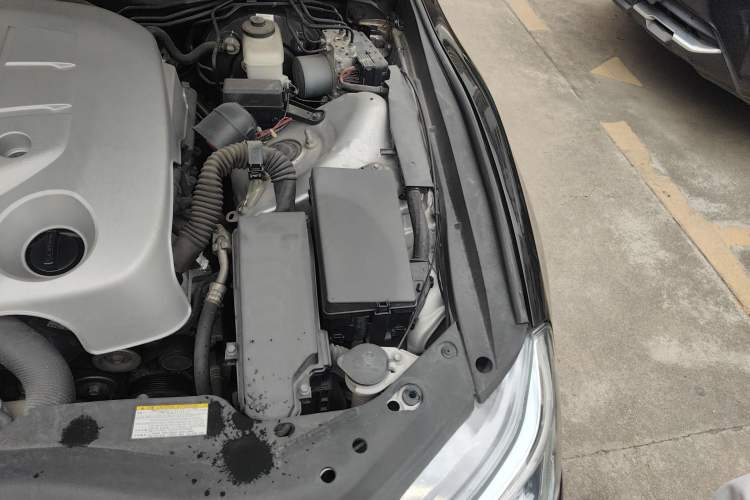 Used Toyota Reiz 2013 2.5V Elite Edition Engine Bay Left