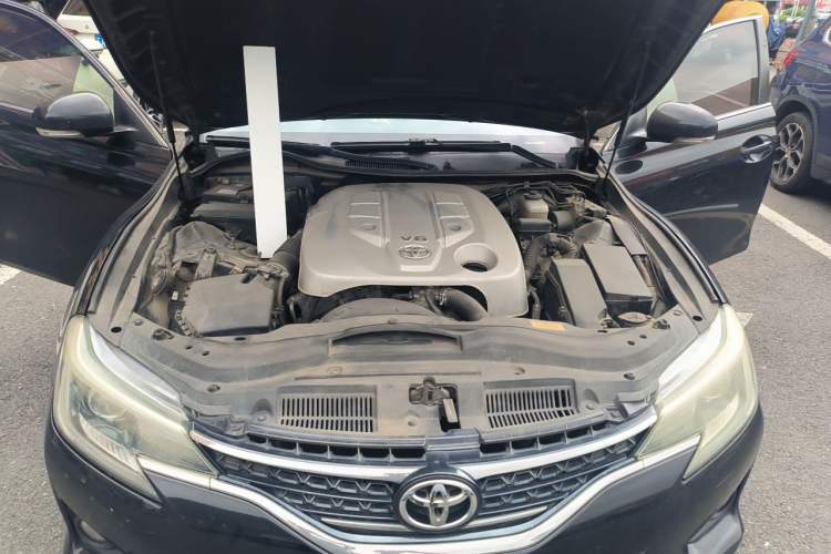 Used Toyota Reiz 2013 2.5V Elite Edition Engine Bay