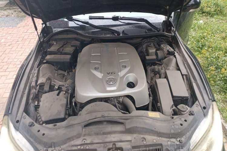 Used Toyota Reiz 2013 2.5S Elite Edition Engine Bay