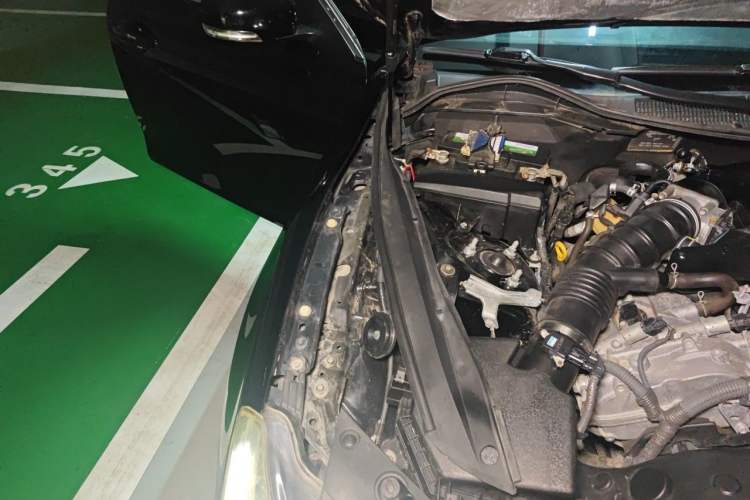 Used Toyota Reiz 2013 2.5V Elite Edition Engine Bay Right
