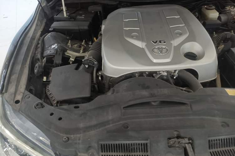 Used Toyota Reiz 2013 2.5V Shangrui Edition Engine Bay Right