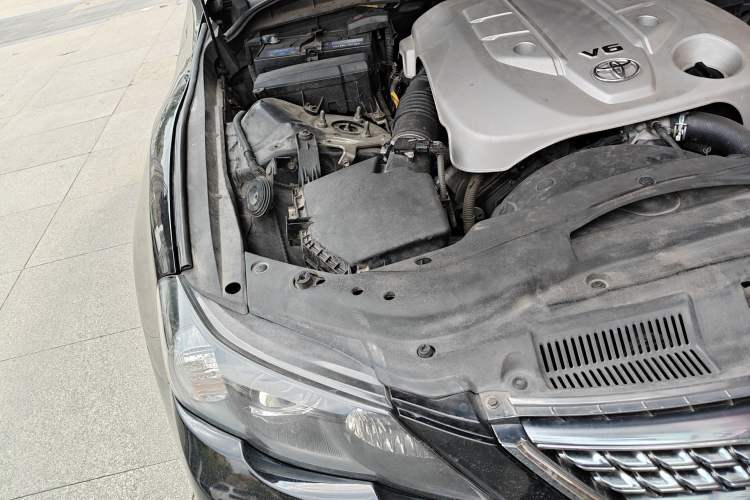 Used Toyota Reiz 2013 2.5V Shangrui Edition Engine Bay Right