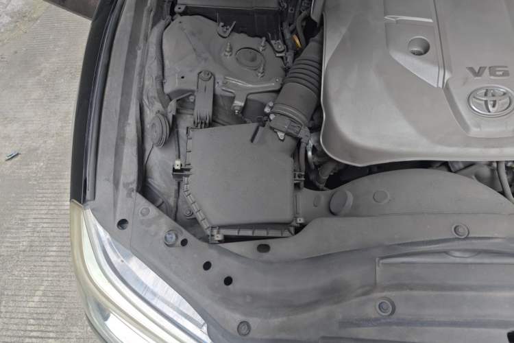 Used Toyota Reiz 2013 2.5S Elite Edition Engine Bay Right