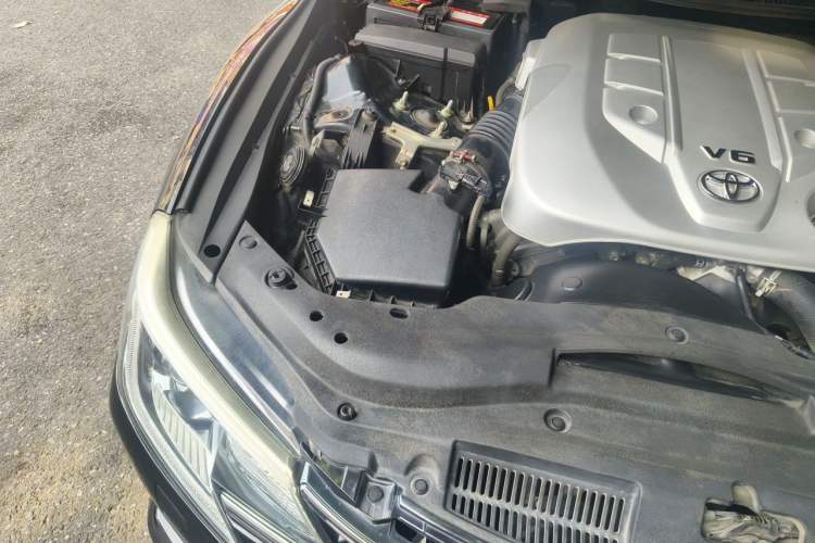 Used Toyota Reiz 2013 2.5V Shangrui Edition Engine Bay Right