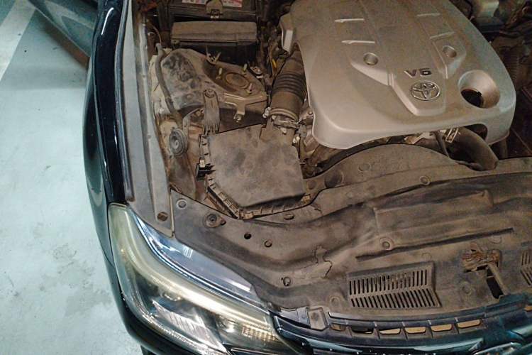 Used Toyota Reiz 2013 2.5V Elite Edition Engine Bay Right
