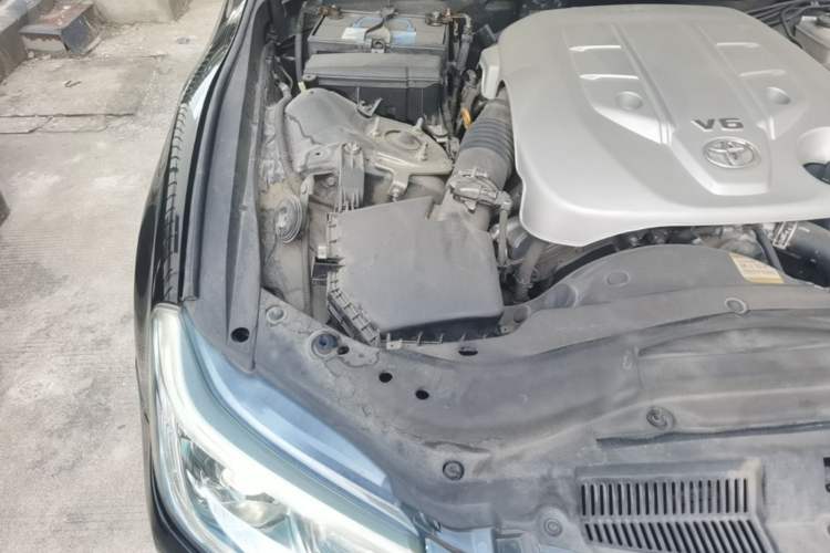 Used Toyota Reiz 2013 2.5V Shangrui Edition Engine Bay Right