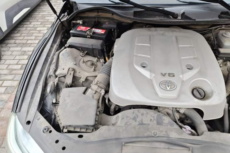 Used Toyota Reiz 2013 2.5V Elite Edition Engine Bay Right