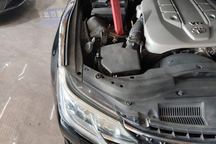 Used Toyota Reiz 2013 2.5V Shangrui Edition Engine Bay Right