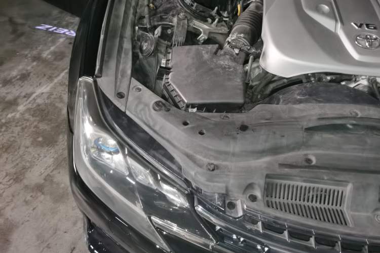Used Toyota Reiz 2013 2.5V Shangrui Edition Engine Bay Right