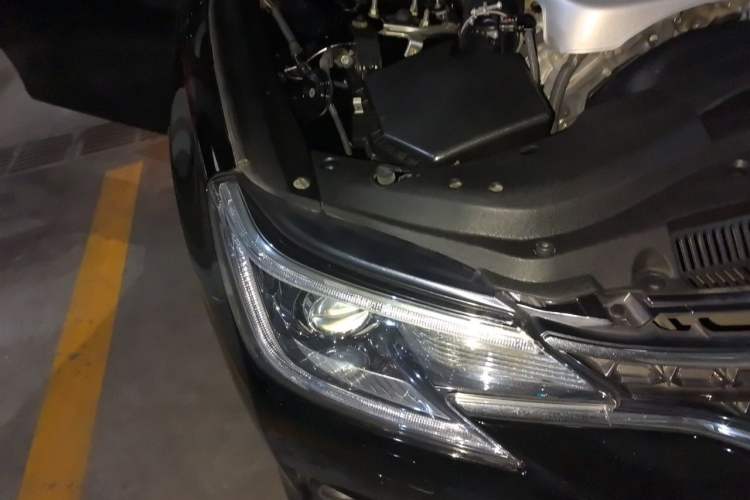 Used Toyota Reiz 2013 2.5V Shangrui Edition Engine Bay Right