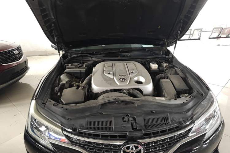 Used Toyota Reiz 2013 2.5V Elite Edition Engine Bay Right