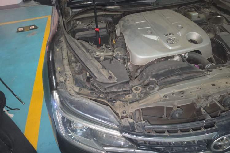 Used Toyota Reiz 2013 2.5V Shangrui Navigation Edition Engine Bay Right