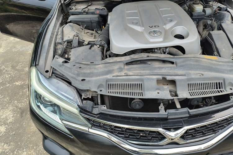 Used Toyota Reiz 2013 2.5V Shangrui Edition Engine Bay Right