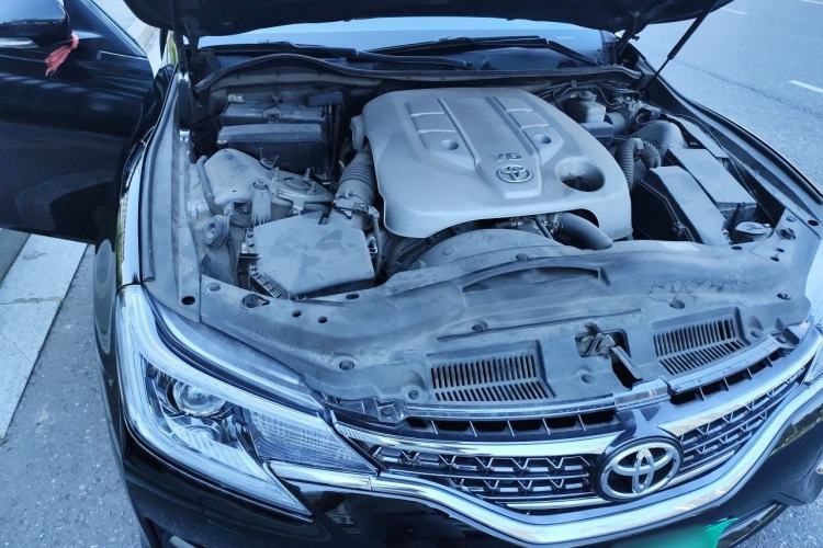 Used Toyota Reiz 2013 2.5V Elite Edition Engine Bay Right