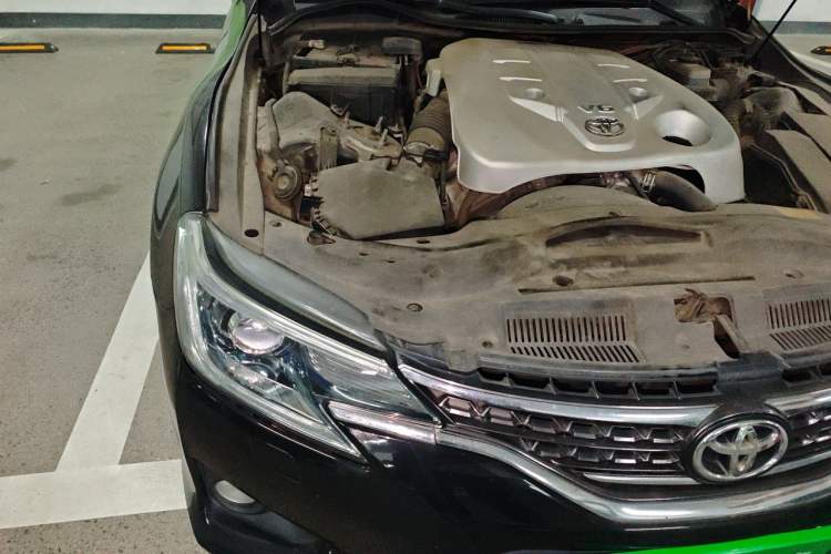 Used Toyota Reiz 2013 2.5V Elite Edition Engine Bay Right