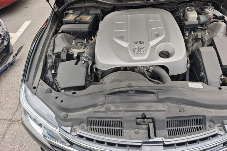 Used Toyota Reiz 2013 2.5V Shangrui Edition Engine Bay Right