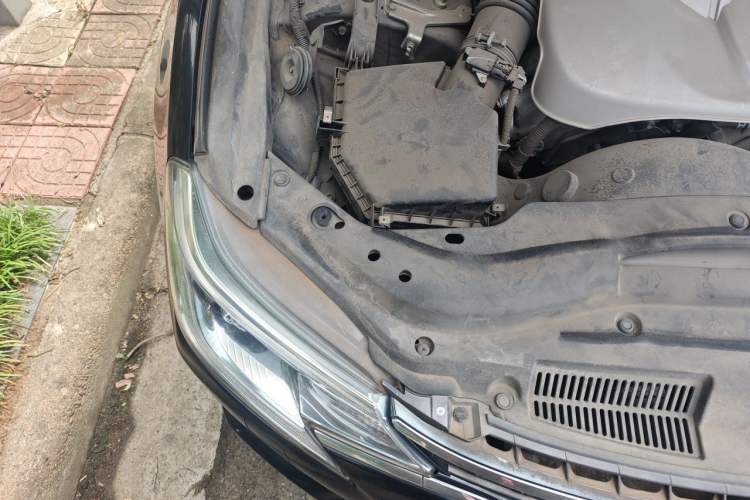 Used Toyota Reiz 2013 2.5V Elite Edition Engine Bay Right