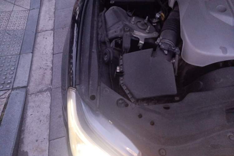 Used Toyota Reiz 2013 2.5V Elite Edition Engine Bay Right