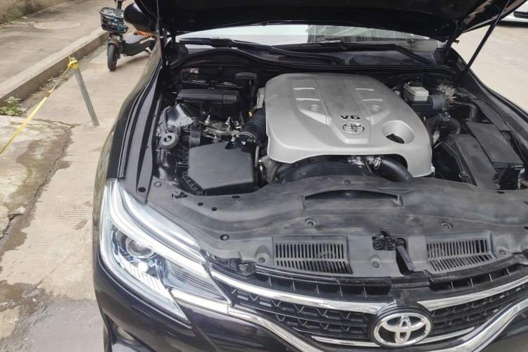Used Toyota Reiz 2013 2.5V Shangrui Edition Engine Bay Right