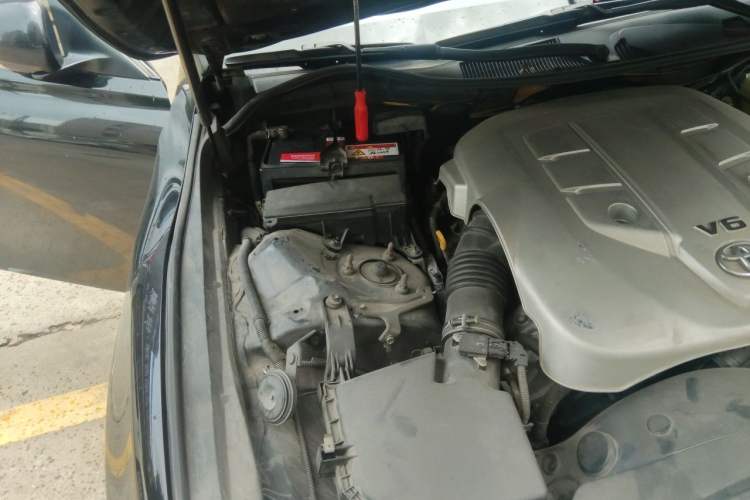 Used Toyota Reiz 2013 2.5V Elite Edition Engine Bay Right