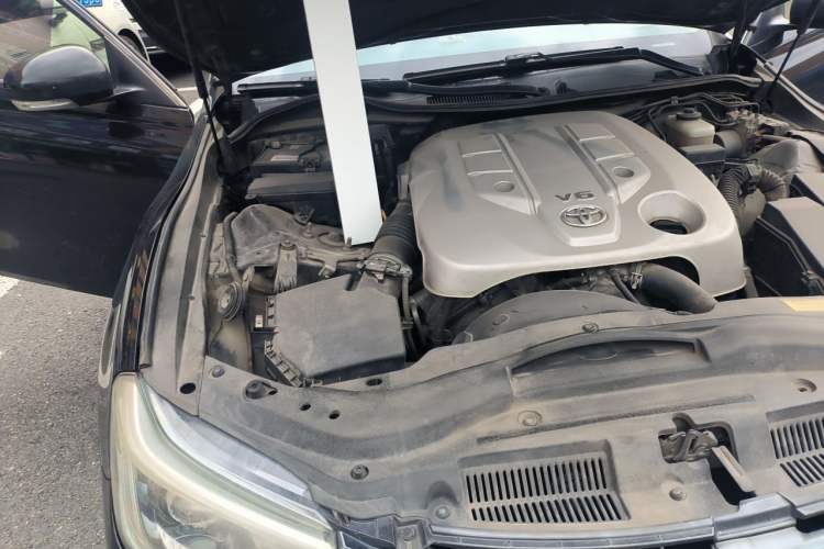 Used Toyota Reiz 2013 2.5V Elite Edition Engine Bay Right