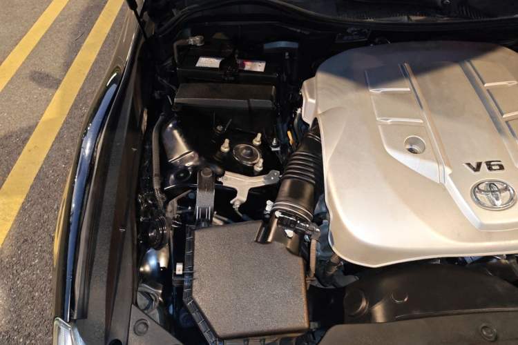Used Toyota Reiz 2013 2.5V Shangrui Edition Engine Bay Right