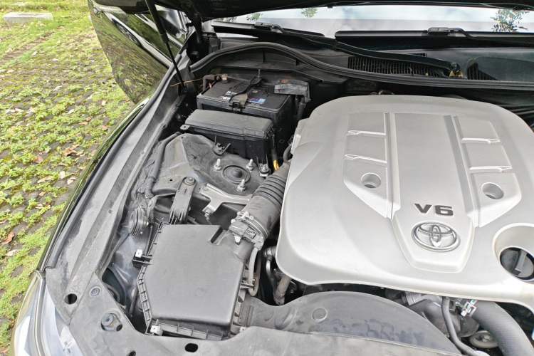 Used Toyota Reiz 2013 2.5V Shangrui Edition Engine Bay Right