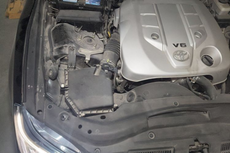 Used Toyota Reiz 2013 2.5V Shangrui Edition Engine Bay Right