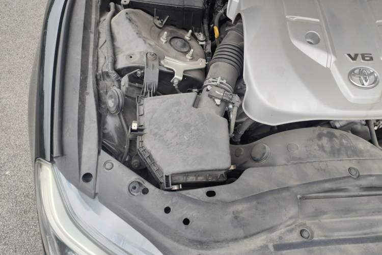 Used Toyota Reiz 2013 2.5V Elite Edition Engine Bay Right