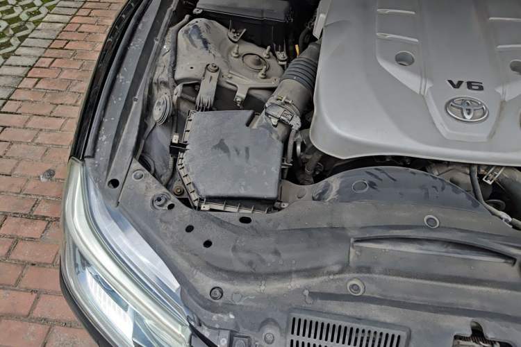 Used Toyota Reiz 2013 2.5V Shangrui Navigation Edition Engine Bay Right