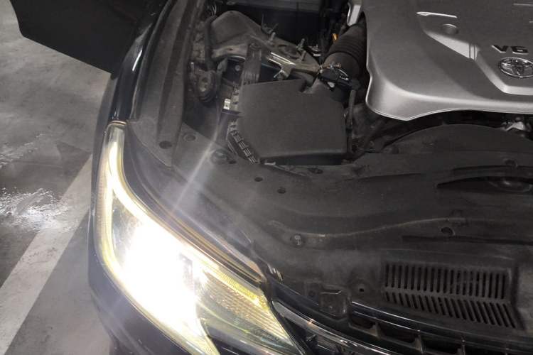 Used Toyota Reiz 2013 2.5V Shangrui Navigation Edition Engine Bay Right