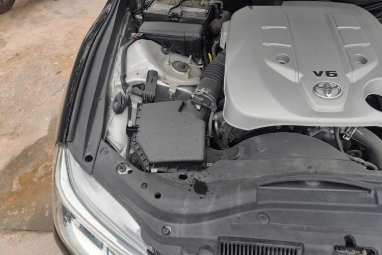 Used Toyota Reiz 2013 2.5V Elite Edition Engine Bay Right