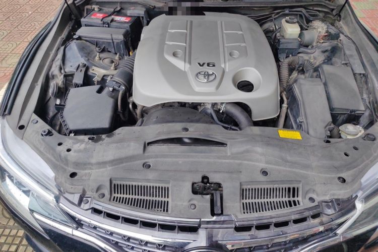 Used Toyota Reiz 2013 2.5V Elite Edition Engine Bay