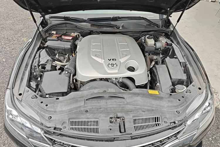 Used Toyota Reiz 2013 2.5V Elite Edition Engine Bay