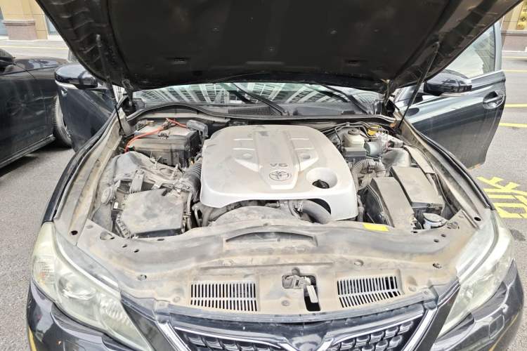 Used Toyota Reiz 2013 2.5V Elite Edition Engine Bay