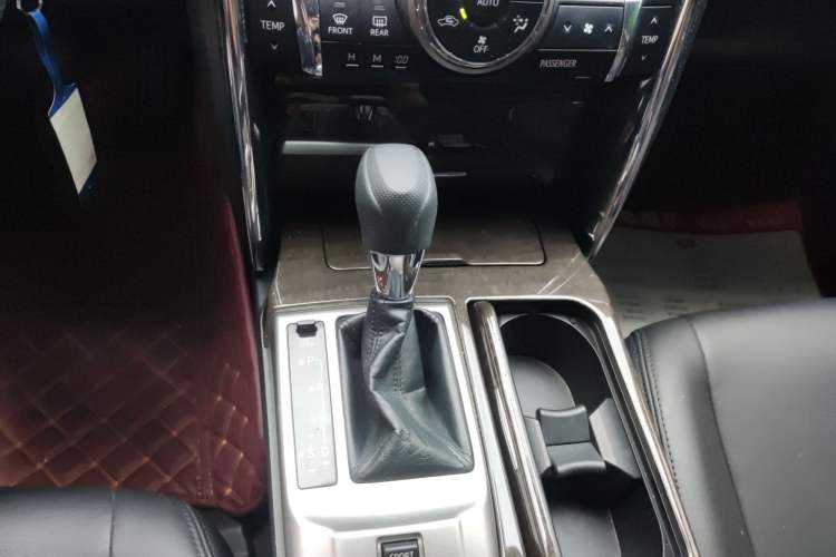 Used Toyota Reiz 2013 2.5S Elite Edition Gear Lever
