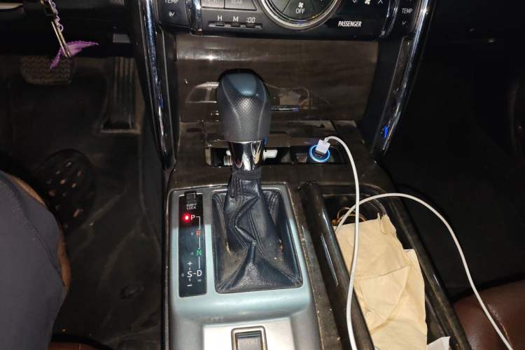 Used Toyota Reiz 2013 2.5S Elite Edition Gear Lever