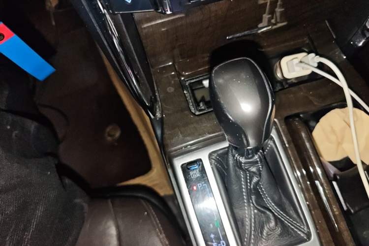 Used Toyota Reiz 2013 2.5V Elite Edition Gear Lever