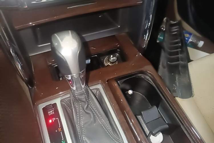 Used Toyota Reiz 2013 2.5V Shangrui Edition Gear Lever
